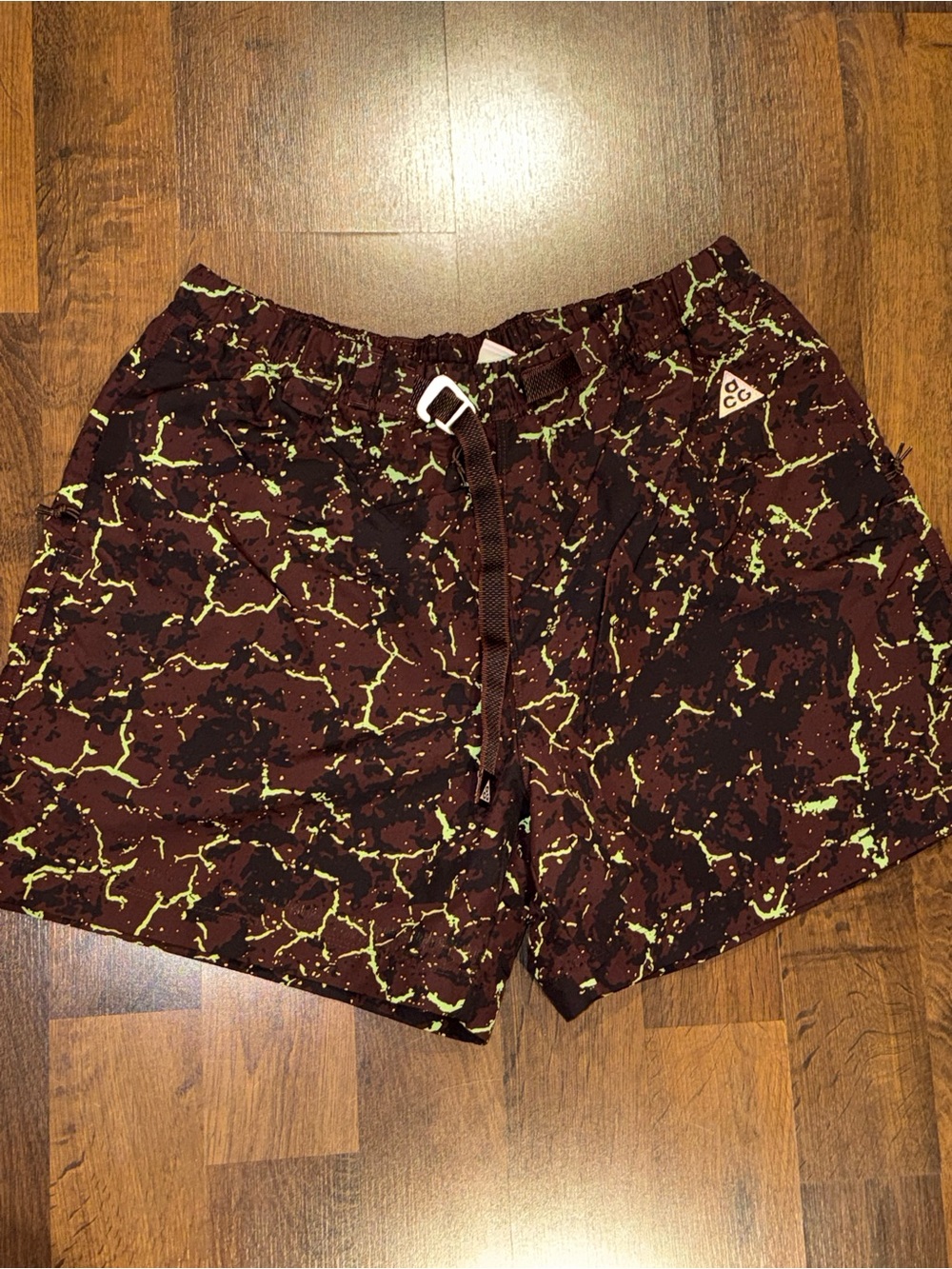 Nike Men’s ACG Trail Shorts brown/green crackle (size LARGE)